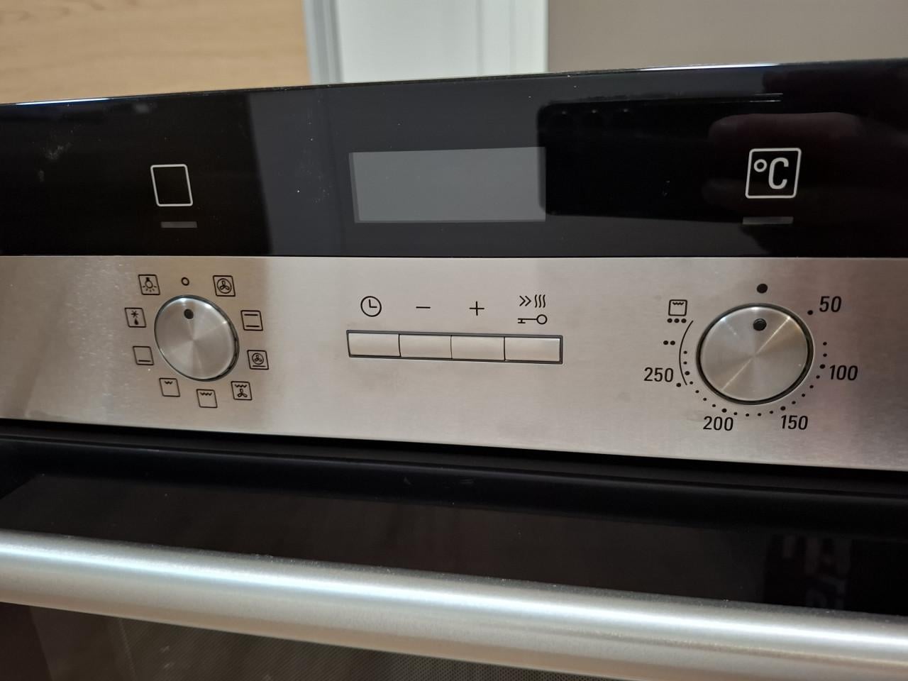Siemens hete lucht inbouw OVEN type HB33GB550 /57