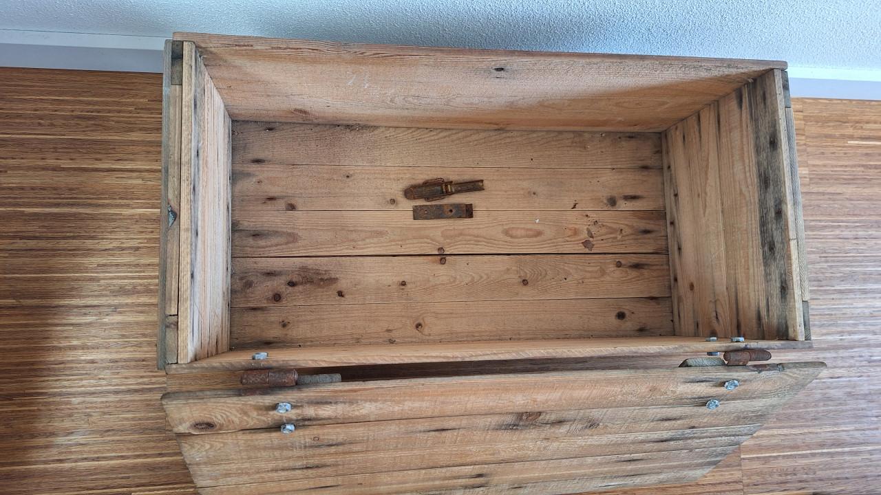 Oude houten opbergkist