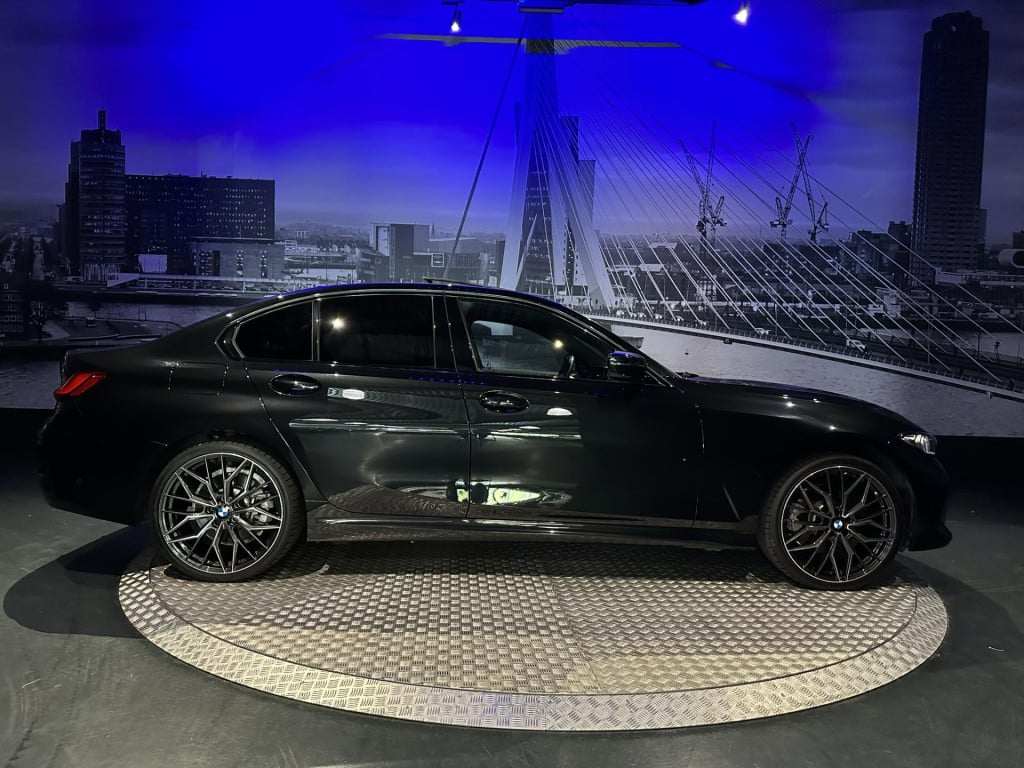 BMW 3-serie 330e m-sport *schuifdak*acc*harmankardon*