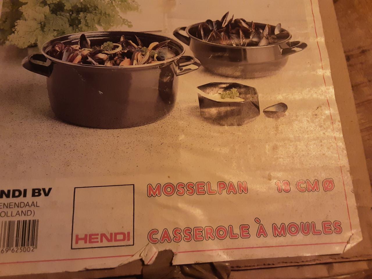 Nieuwe  mossepan in doos