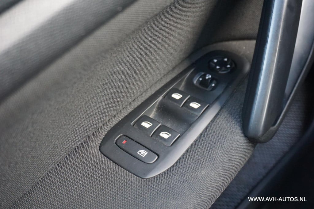 Peugeot 308 sw 1.6 bluehdi blue lease executive pack