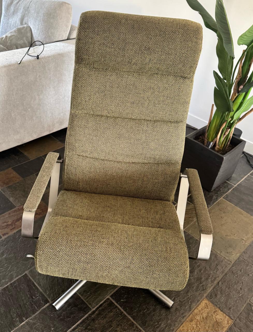 Groene stoel / relaxfauteuil €150,-