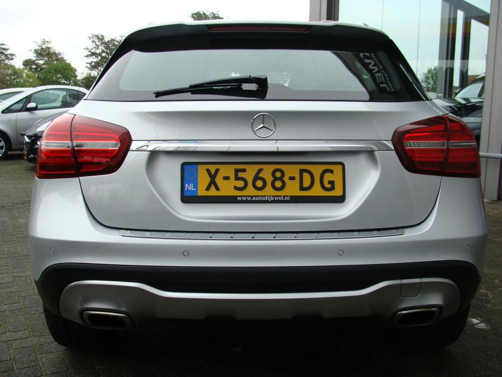 Mercedes-Benz Gla-klasse 180 premium urban