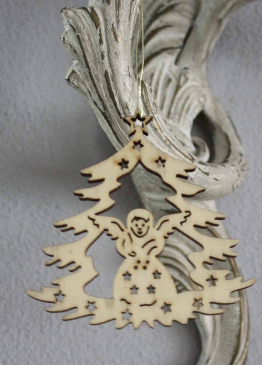Houten kerstboom met engel hanger