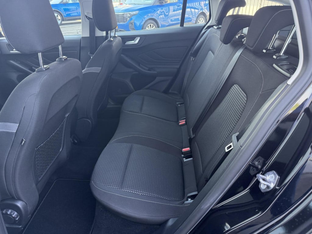 Ford Focus wagon 1.0 ecoboost hybrid trend edition business lmv | parkeerse