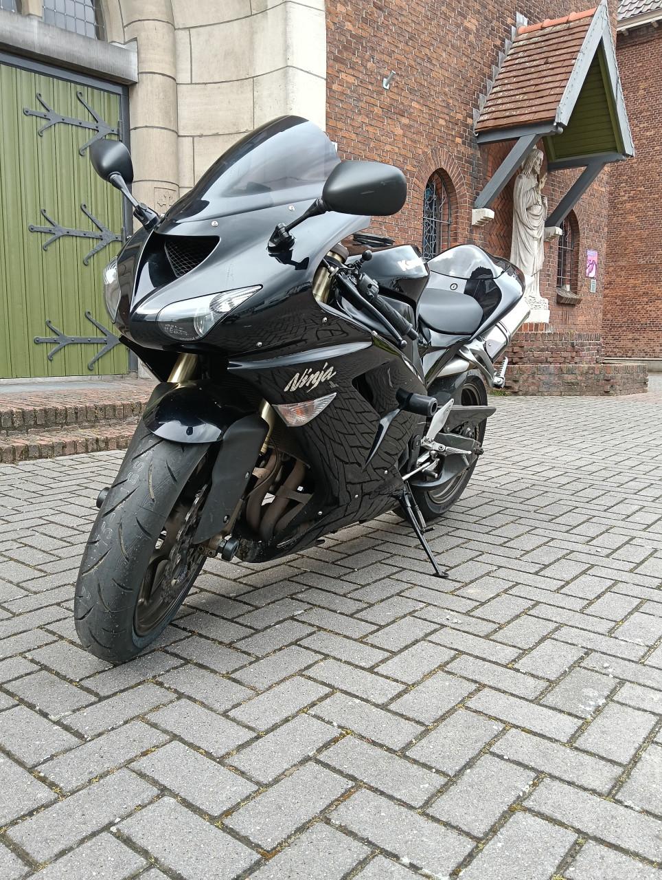 Te koop aangeboden, goed onderhouden Kawasaki zx10r 174pk