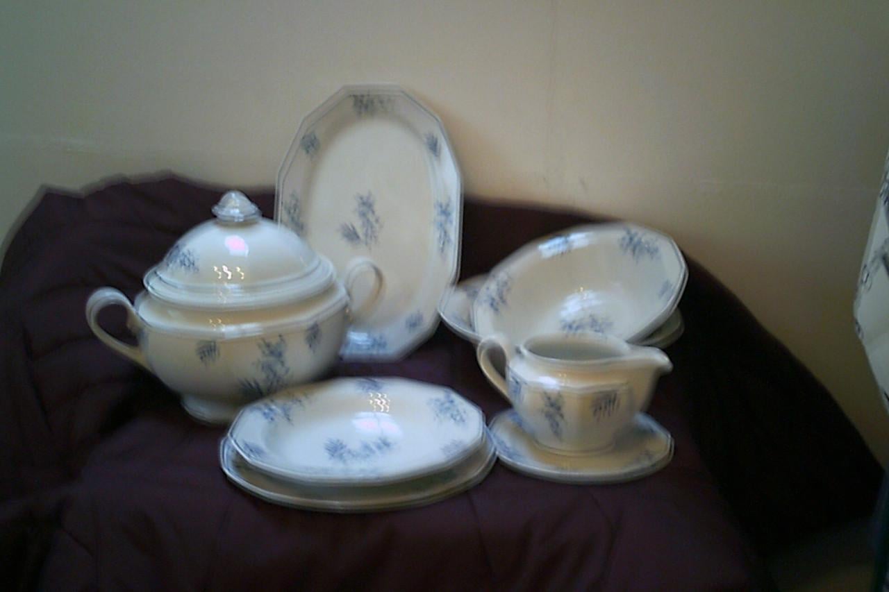 12p. PORSELEINEN eetservies wit/blauw - merk Winterling.