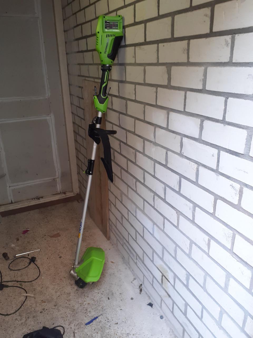 Greenworks Bosmaaier Inc 2 accu's 24v 4a en 4a dubbellader.