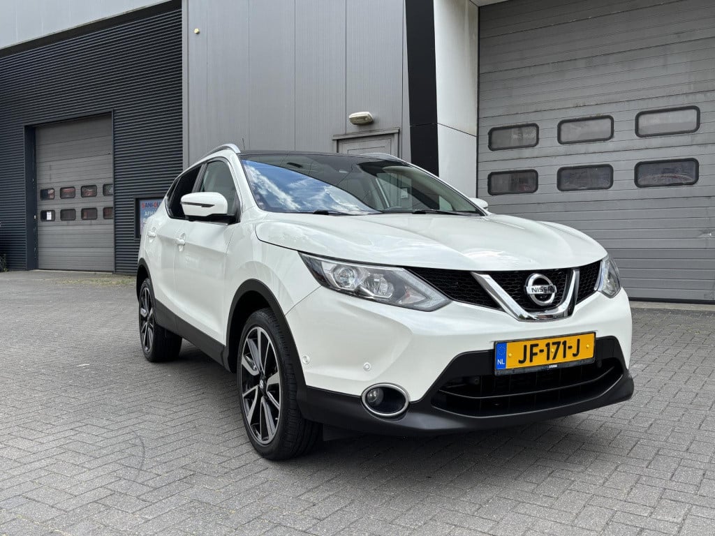 Nissan Qashqai 1.6 tekna | panoramadak | leder | stoelverwarming | navigati