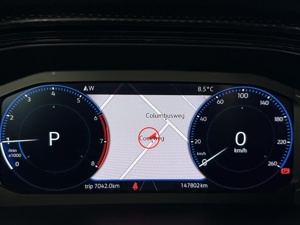 Volkswagen T-cross 1.0 tsi r-line | vc | acc | dab | trekhaak | stoelverwar