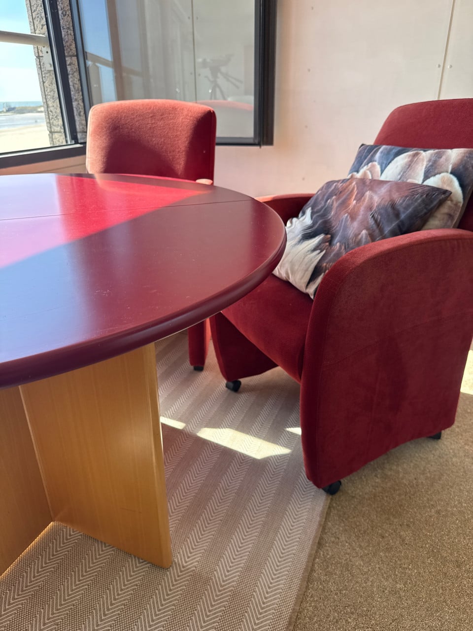 Gratis ronde tafel met 4 stoelen