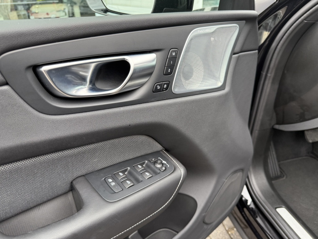 Volvo XC60 t6 398pk recharge black edition ultra dark full options !