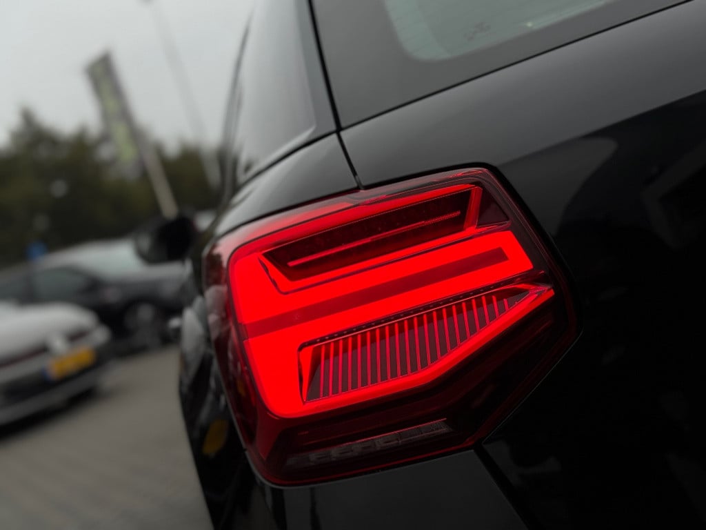 Audi Q2 35 tfsi matrix led * camera * stoelverwarming * acc * keyless