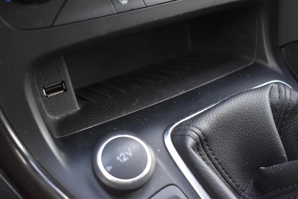 Ford Focus wagon 1.0 titanium edition | wegklapbare trekhaak | climate cont