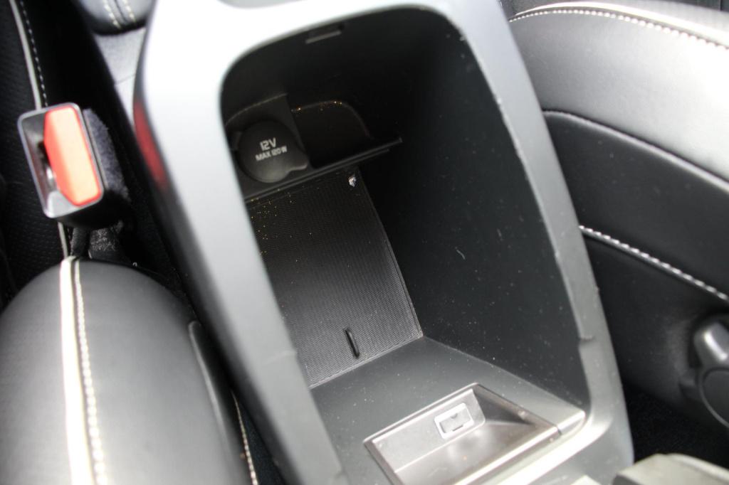 Volvo V40 2.0 t2 r-design - leder/alcantara - harman kardon - led - navi - 