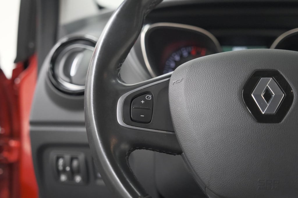 Renault Captur tce 150 edc intens | trekhaak | camera | dodehoekdetectie | 