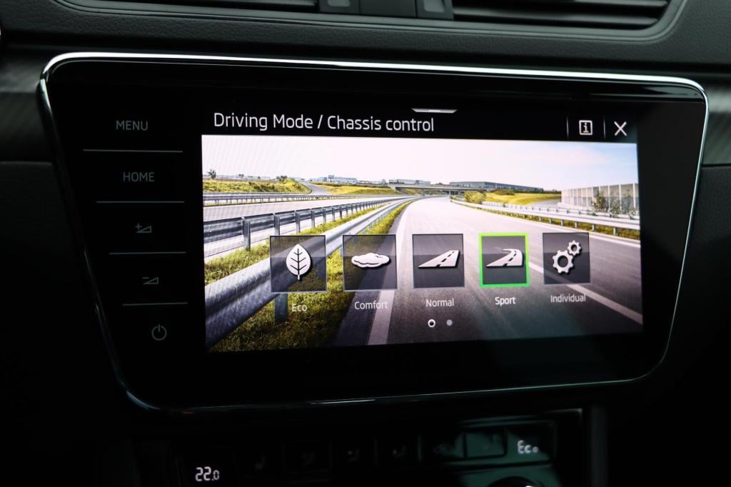 Skoda Superb combi 1.4 tsi iv sportline business 218pk dsg6