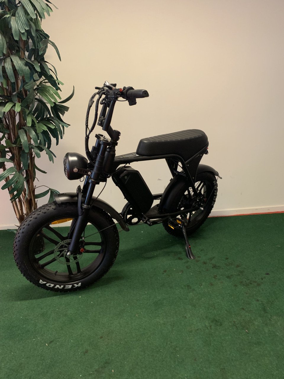 QUXI C80– Achterzitje + Telefoonhouder + Voetsteuntjes + Alarm NU 895,=