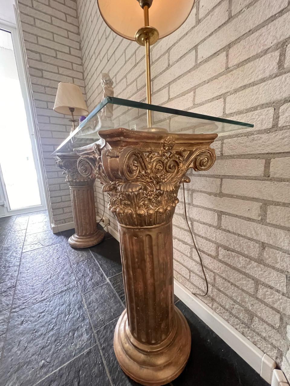 Gouden console tafel met glazen blad