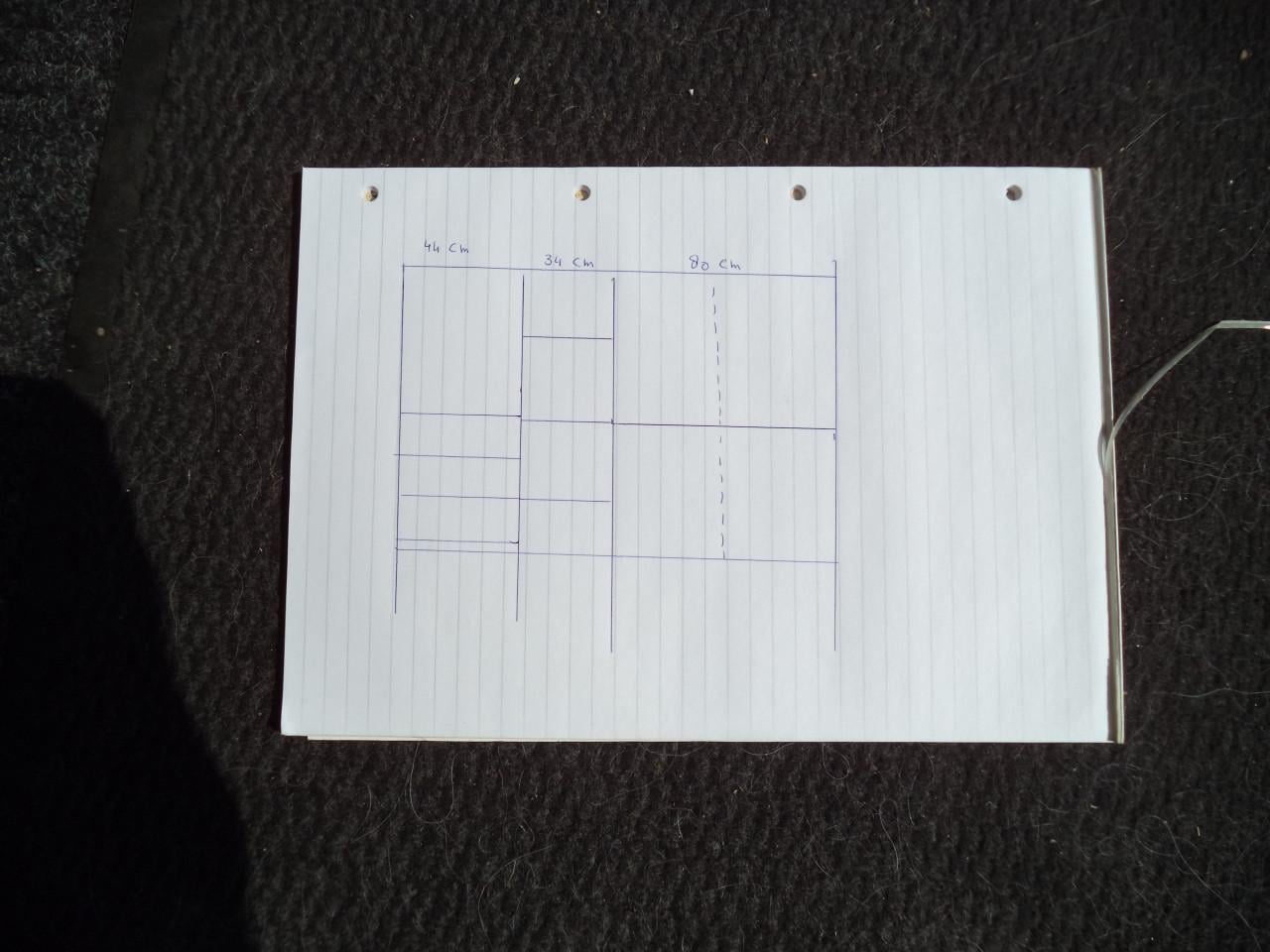 Gratis hoek vitrine kast