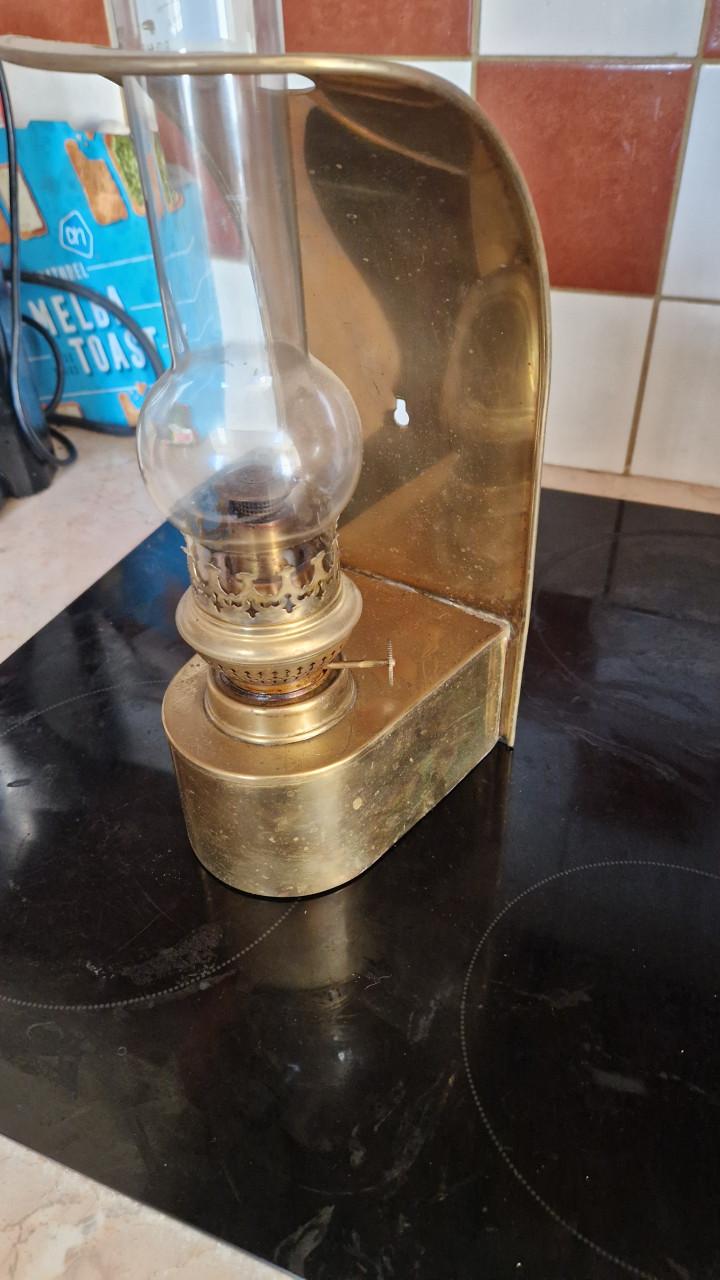 Antiek olie lampje