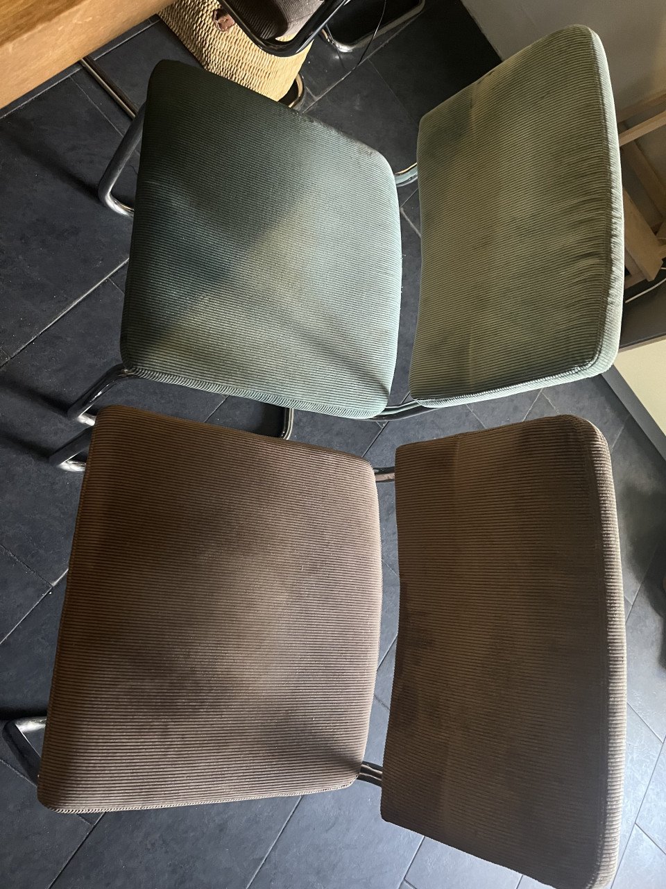TEAB Grote tafel met 8 stoelen