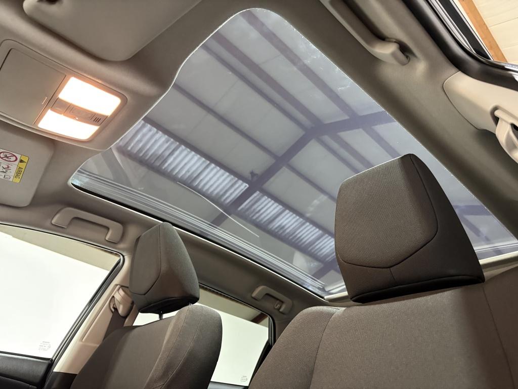 Toyota Auris 1.8 hybrid lease | panodak | navi | camera |