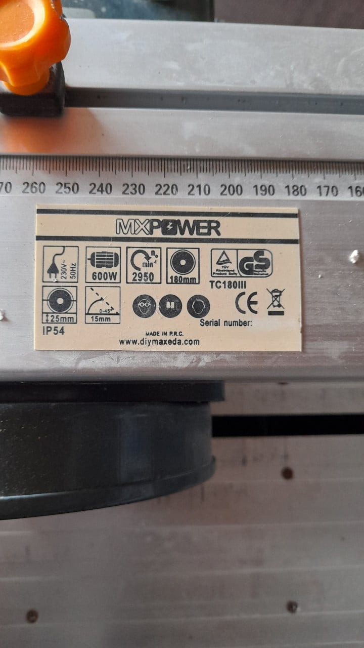 Tegelzaagmachine watergekoeld