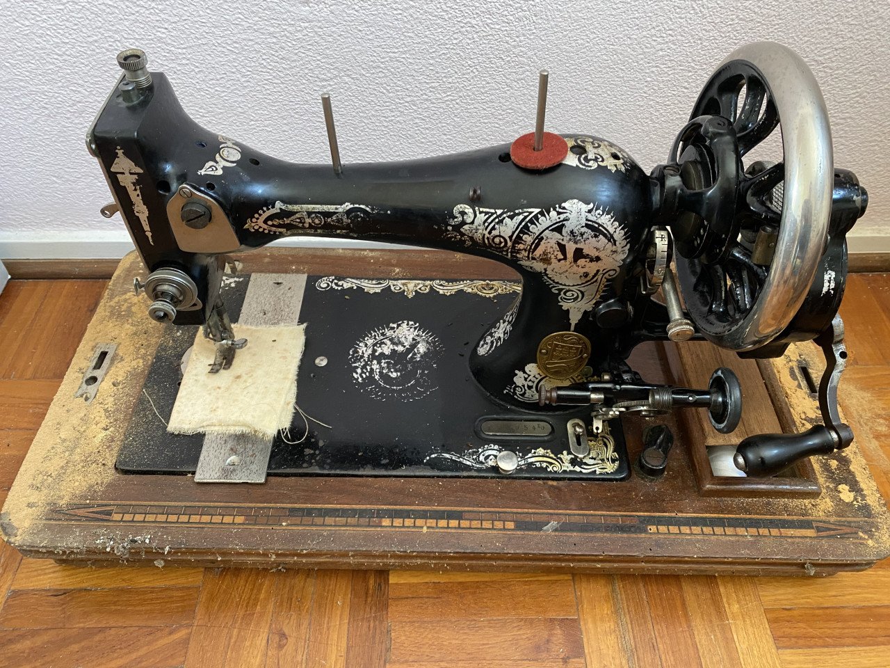 Vintage naaimachine met koffer