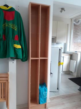 CD KAST en BOEKENKAST GRATIS