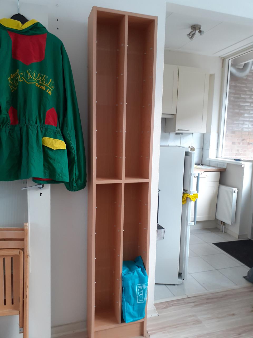 CD KAST en BOEKENKAST GRATIS