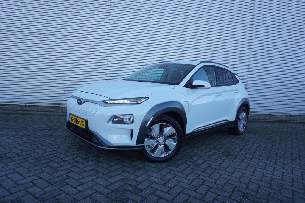 Hyundai Kona ev premium 64 kwh automaat - airco / navi / cruise / leder / s
