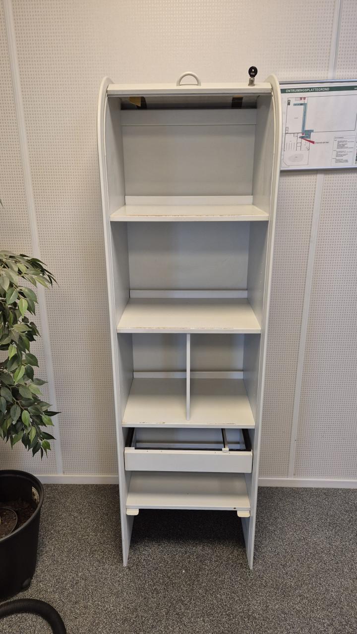 Kantoormeubelen bureau, ladekast, kast
