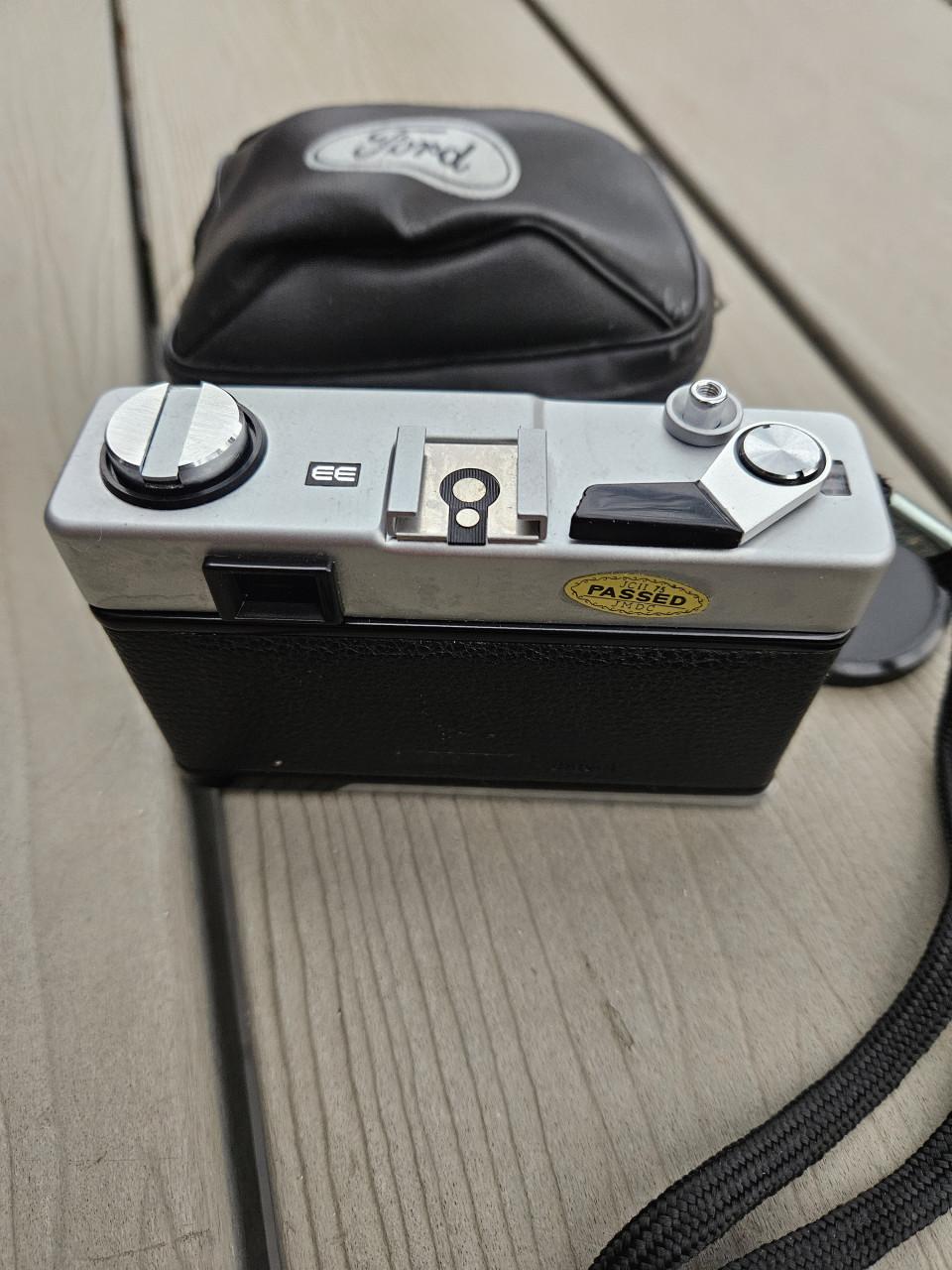 Werkende vintage Mamiya 135 EE meetzoekercamera 35 mm..