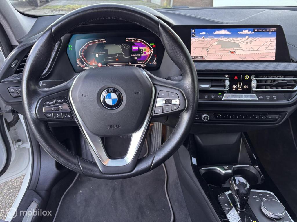 BMW 1 Serie 118i corporate sport virtual cockpit camara