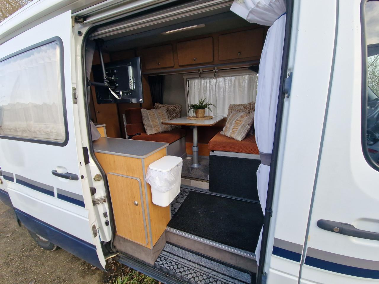 Mercedes sprinter buscamper la strada