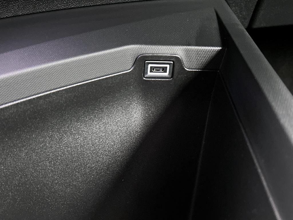 Peugeot 5008 hybrid 145 pk automaat allure | rijkalar | agr-stoelen | 360 c