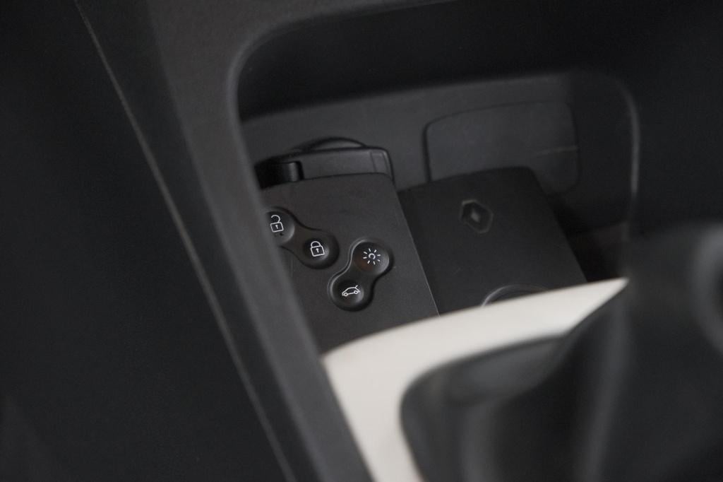 Renault Captur tce 90 limited | parkeersensoren | navigatie | airco | cruis