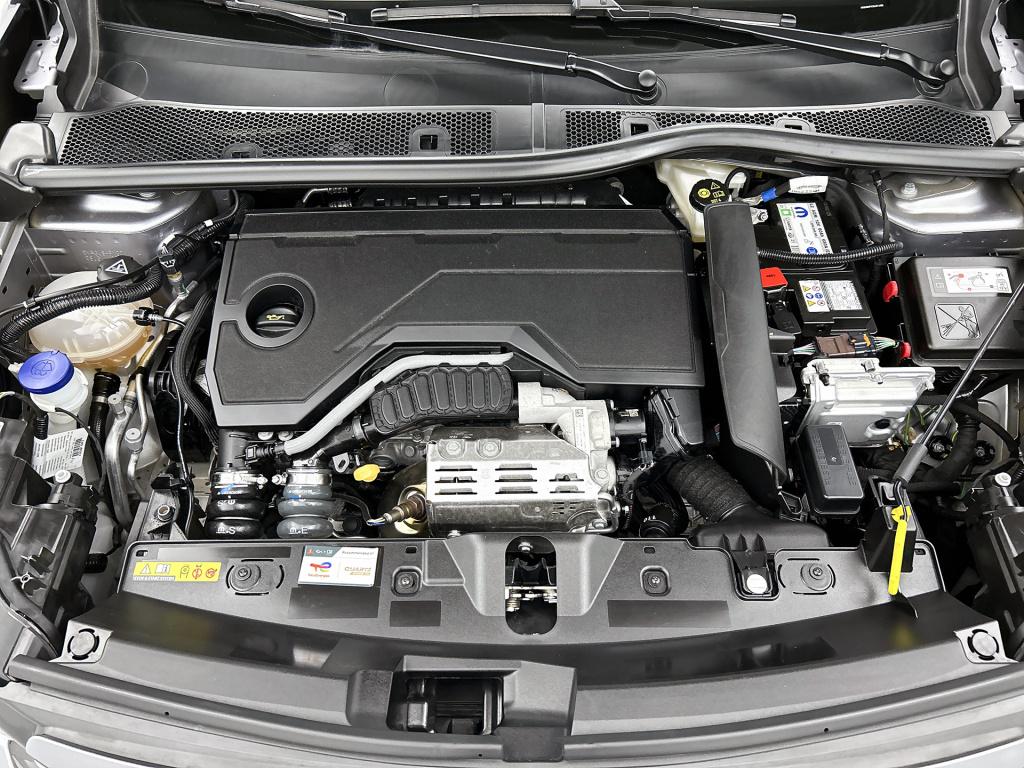 Peugeot 2008 1.2 hybrid 136 allure | rijklaar | 3d cockpit | keyless entry 