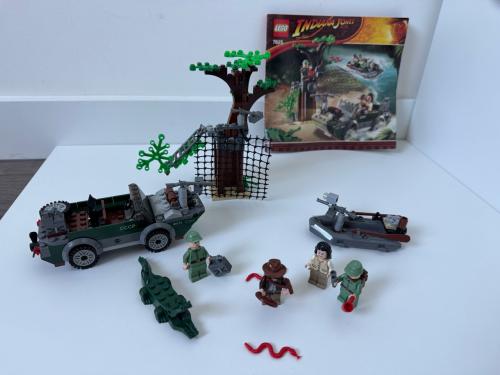 Lego Indiana Jones Jungle Duel set 7625.