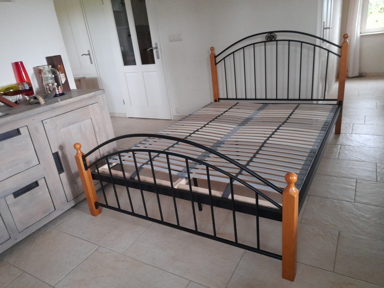 2P Bed 140 x 200 ( in goede nette staat)