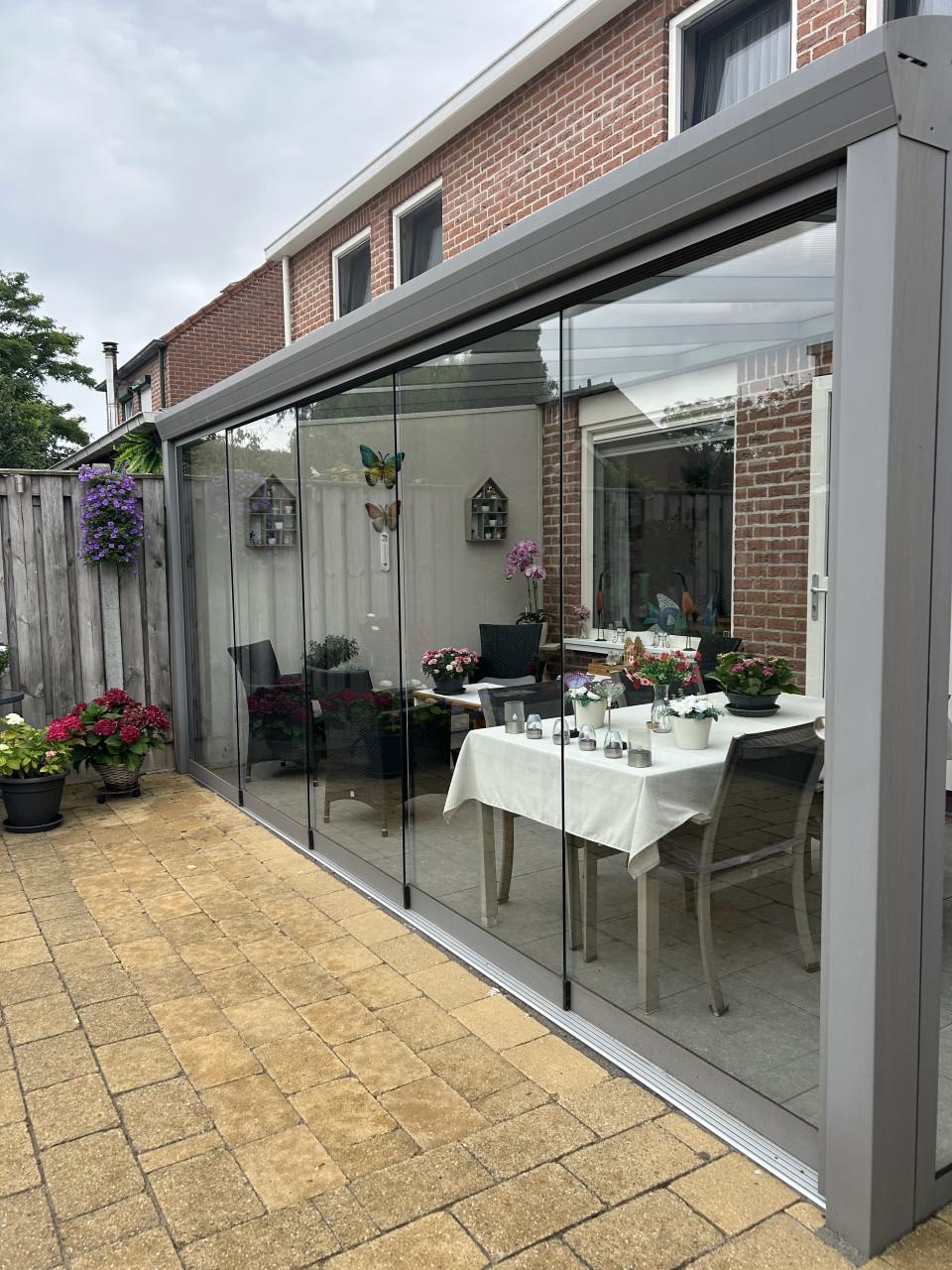 Ter overname 5 glazen schuifwanden voor veranda