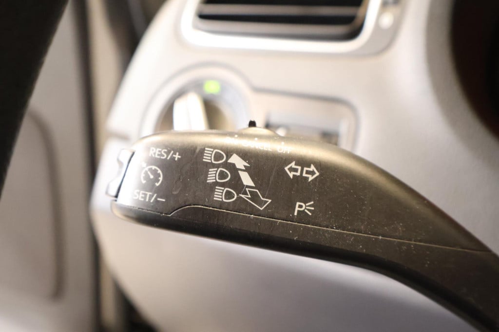Volkswagen Polo 1.4-16v highline, pdc achter, trekhaak, el ramen, nw distri