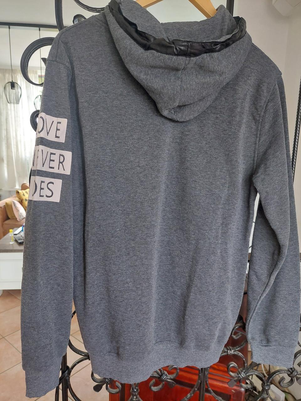 Grijze unisex Hoody mt xxl met applicatie