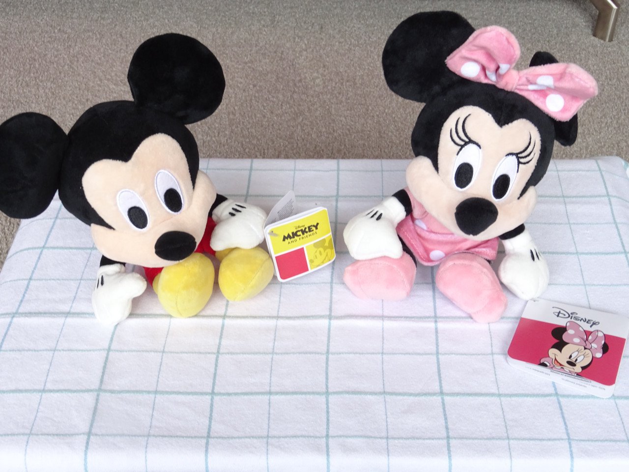 Nieuwe  Mickey of Minnie  Mousse  Disney knuffel  voor  € 7,50  per stuk.