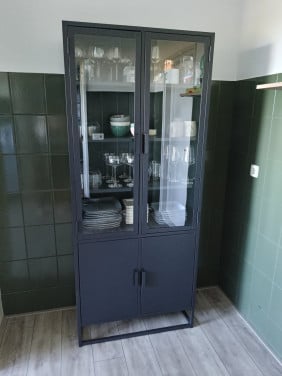 Zwarte buffetkast