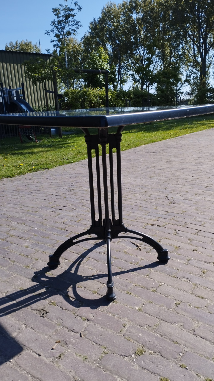 Leuke tuintafels. Ideaal voor een feestje!