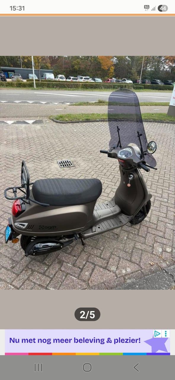 AGM scooter