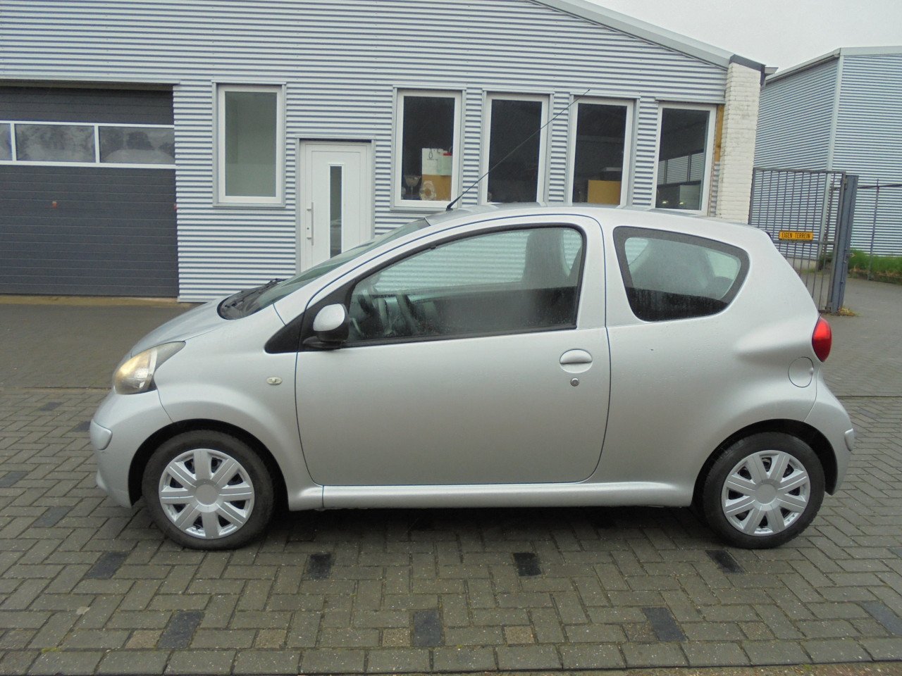 Aygo 1.0-12V drie deur Bwjr.2009 Apk vol jaar N.A.P leuke nette auto € 3250