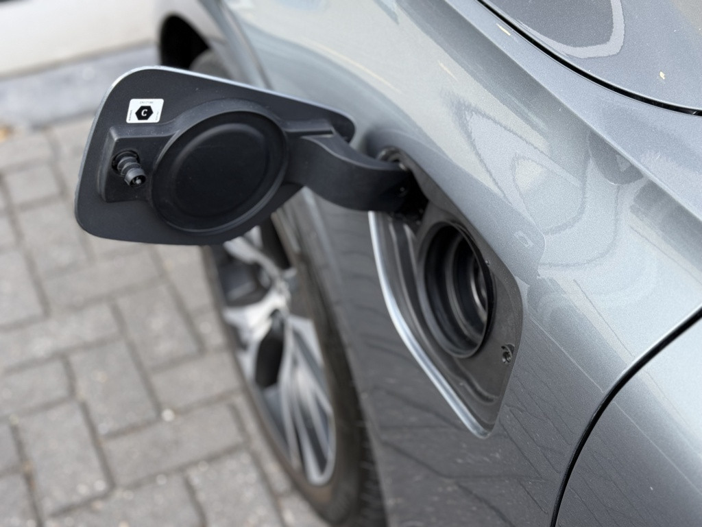 Volvo V60 t6 340pk recharge r-design| panodak| adap.cruise| trekhaak| stan